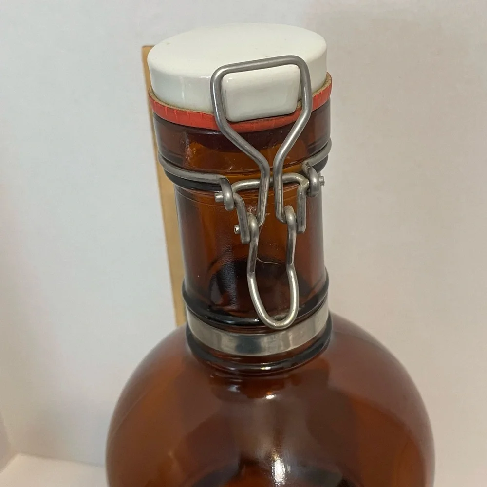 Growler Bottle Amber glass W/Metal handle flip‎ top opening w/swing top closure